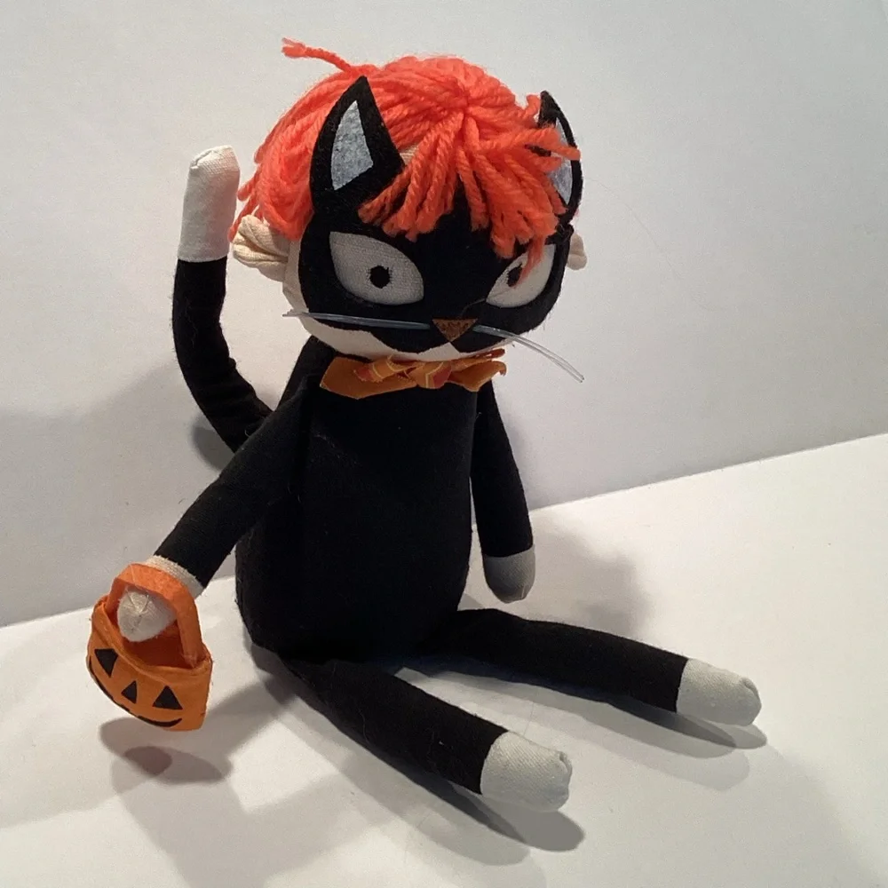 Target Hyde and Eek Halloween 2019 stuffed shelf sitter trick or treater